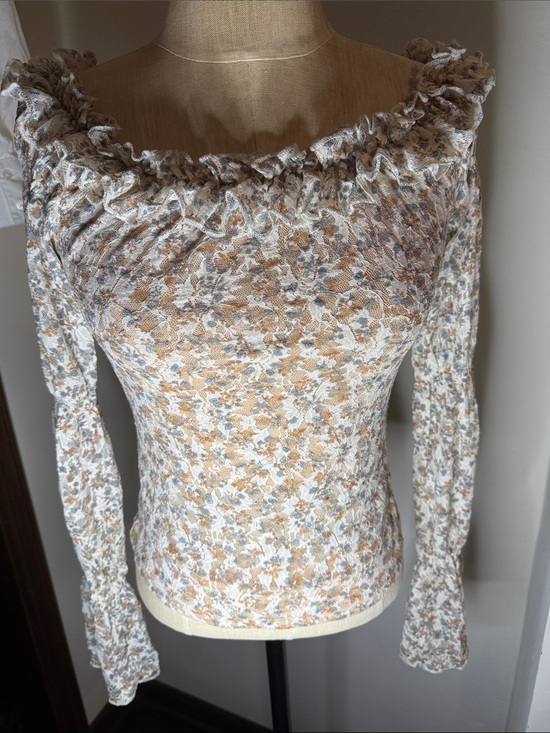 Spiegel Sweaters - Spiegel Floral Off-the-Shoulder Ruffle Sweater - Cream & Tan